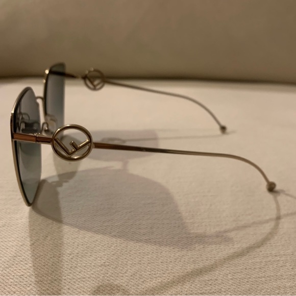 Fendi cat eye sunglasses - Picture 3 of 3